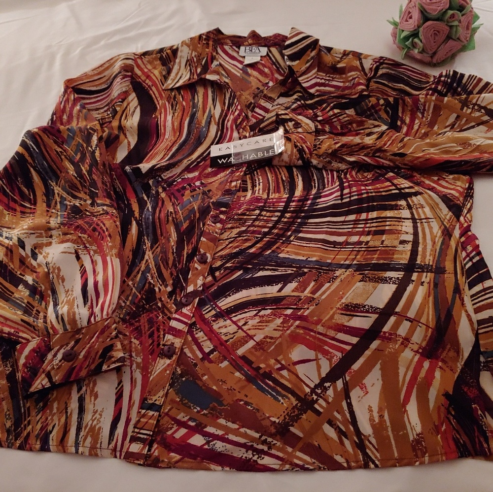 NWT LADY'S PRINT BLOUSE